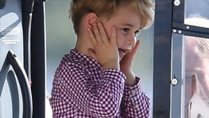 George (4) nastupuje v septembri do školy. Potrebuje priezvisko, ktoré nemá