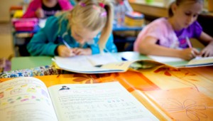 Minister školstva Peter Plavčan si vie predstaviť školy aj bez známkovania