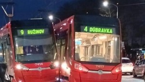 VIDEO : V Bratislave sa zrazili električky