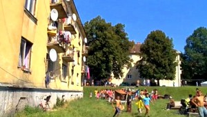 Obyvateľov bytovky vysťahovali, nemajú kam ísť