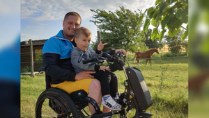 Zlodeji ukradli hendikepovanému policajtovi elektrický vozík