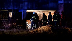 Požiar na opustenej plavárni stál bezdomovca život. V okolí sa ozývali výbuchy