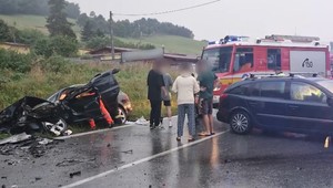 Pre vážnu dopravnú nehodu sa tvorili kilometrové kolóny. Pomoc potrebovali 4 zranení