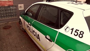 Tínedžeri (15, 18, 20) kradli šperky, v zlatníctve si však vylomili zuby!