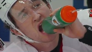 Geniálne občerstvenie Stona! Do zavretej flaše proste nenaleješ