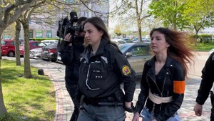 Zavrieť môžu, pustiť musia, vyhlásila Bibiana, ktorá chcela dýkou zavraždiť sokyňu