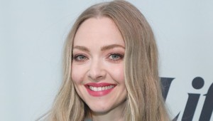 Amanda Seyfried si prešla veľkým trápením: Kvôli dekoltu si vytrpela nechcenú pozornosť!