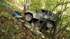 Nehoda terénneho vozidla v lese si vyžiadala obeť