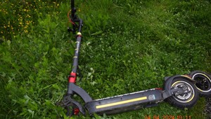 Nočná jazda na kolobežke sa skončila tragicky