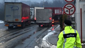 Kolóny na hraniciach pretrvávajú. Kamióny stoja na hranici s Ukrajinou aj s Maďarskom