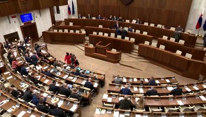 Poslanci schválili prijatie Fínska a Švédska do NATO: Len ďalšie dve krajiny doposiaľ návrh neschválili, kritizuje Káčer