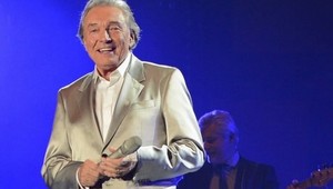 Karel Gott (75) len krôčik od plaču na koncerte: Dojali ho dve malé fanúšičky
