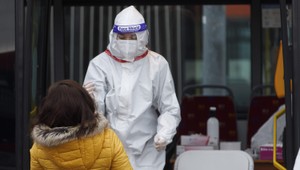 Niektorí si nedokázali kúpiť ani záclony, inde majú drahé prístroje v nemocnici. Na čo išli peniaze na testovanie?