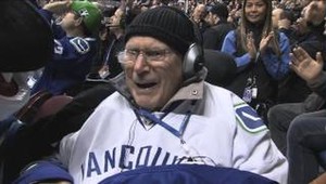 101-ročný muž navštívil prvýkrát v živote zápas NHL