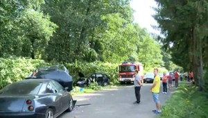 V Hodruši-Hámre sa zrazili dve autá, spolujazdkyňu (67) transportoval vrtuľník