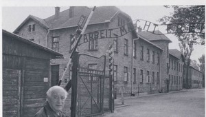 Výročie oslobodenia Auschwitzu: Tomáš Radil bol jedným z tých, ktorých nacisti nechali v Birkenau, lebo bol príliš slabý na pochod. Dočkal sa však oslobodenia.