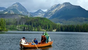 Odomknutím Štrbského Plesa otvorili letnú sezónu, čakajú viac turistov