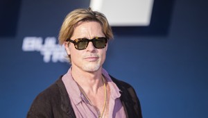 Brad Pitt prišiel na premiéru v SUKNI!