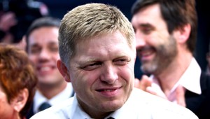 Smer drvivo porazil pravicu, má 83 kresiel