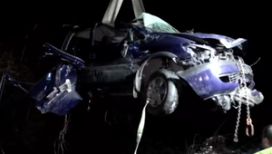 Po vážnej nehode ostal vodič zakliesnený v aute. Po príchode záchranárov mal dokonca pozitívny test na koronavírus