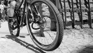 Reprezentantka doplatila na výtlk na ceste. Teraz žiada odškodné