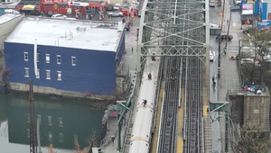 Trainsurfing mohol skončiť tragédiou: Polícia pátra po mladíkoch