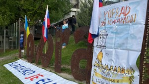 Na Sliači a aj v uliciach. Slovensko na protestoch opäť potvrdilo, že patrí do Európy
