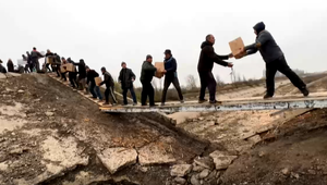 Oslobodená Novopetrovka: Rusi zničili most, aby sa tam nedostala ukrajinská armáda