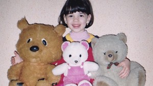 Anne sa posmievali, lebo začala šedivieť už v puberte: Dnes má 30 rokov a TAKTO vyzerá