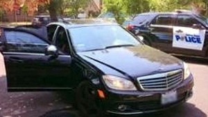 Zlodej vrátil ukradnuté auto. Zistil, že na zadnej sedačke je ročné dieťa