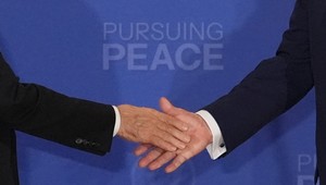 Od Medvedeva cez Orbána po Zelenského: Politici hodnotia stretnutie v Anchorage