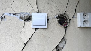 Po zemetrasení prichádza nádej. Vláda prisľúbila pomoc na obnovu domov