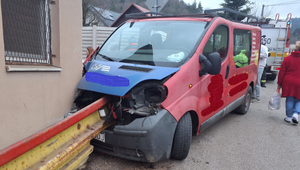 Po nehode skončili tri deti v rukách záchranárov. Muž sa vyhýbal autu v protismere