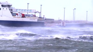 Pri potopení trajektu zahynulo 38 ľudí, 100 je nezvestných