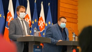 Rúško aj v exteriéri, zatvorené prevádzky. Úrad verejného zdravotníctva vydal detaily nových opatrení