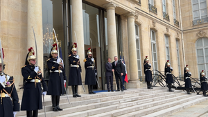 Premiéra Fica v Paríži prijal francúzsky prezident Emmanuel Macron