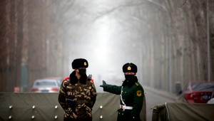 Peking je plný smogu, pre zlú viditeľnosť zrušili vyše 500 letov