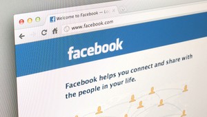 Politický boj na sociálnych sieťach. Facebook ruší účty