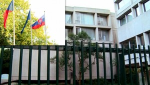 Sme odpad, sťažovali sa ľudia pred ambasádou