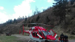 Leteckí záchranári pomáhali vážne zranenému paraglajdistovi