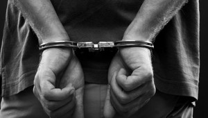 Slávny raper skončil v putách. Na krku má obvinenie zo znásilnenia