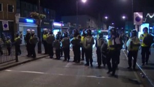 Pre smrť mladého vodiča vyšli ľudia do ulíc. Pri protestoch zranili šiestich policajtov