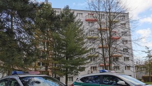 Tragédia v Ružomberku. Z okna na siedmom poschodí vypadol 17-ročný futbalista