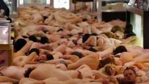 Naháči zaplnia futbalový štadión vo Viedni