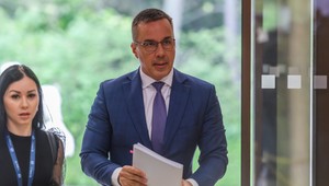 Ľuďom, ktorí odmietnu prácu, budú odobraté dávky, tvrdí minister práce