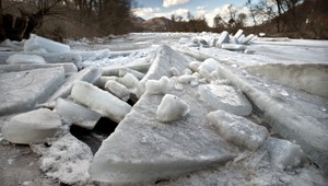 Oteplenie pomohlo, no Orava ešte stále bojuje s ľadovými kryhami