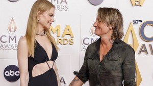 Aj po rokoch sa ľúbia, no spája ich aj láska k botoxu: Celebritný pár prirovnávajú k voskovým figurínam