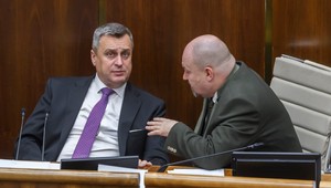 Vráti sa do parlamentu slušné správanie? Poslancov čaká zmena