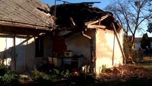 Východ Slovenska zasiahol silný vietor. V okolí lietali strechy