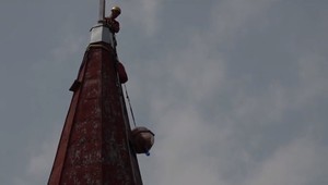 Obyvateľov obce ohrozoval kríž na kostole. Hrozilo, že sa zrúti, a tak museli konať